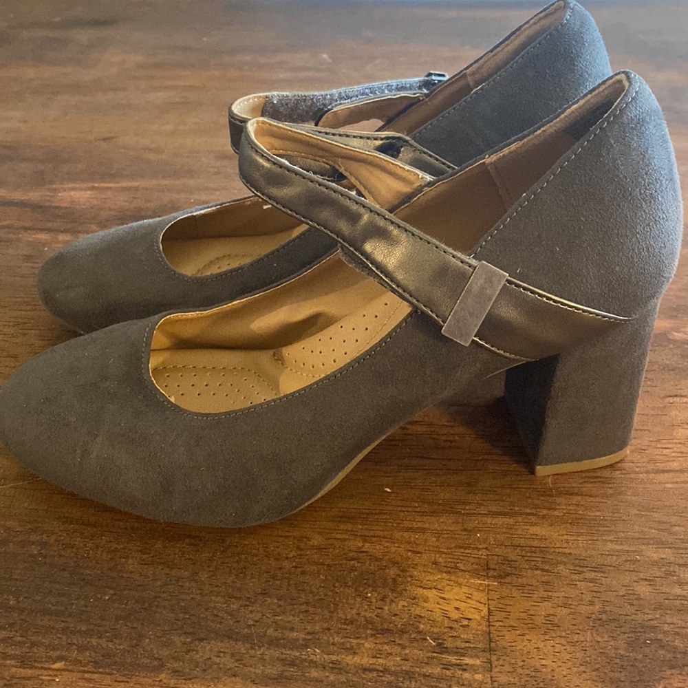 Gray Heels - Picture 2 of 2